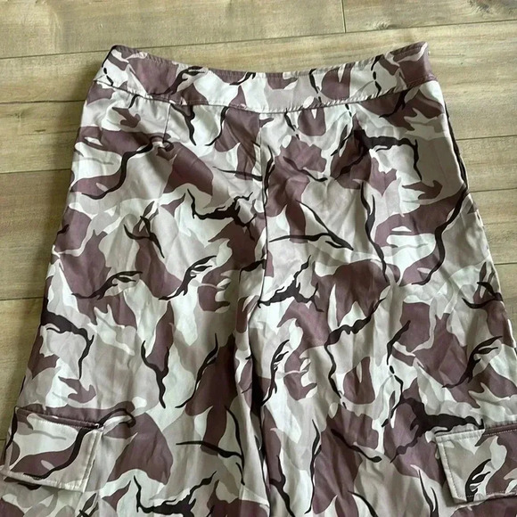 NWT PRETTYLITTLETHING Grey Camo Metal Trim Cargo Pants Sz 10 - Picture 13 of 13